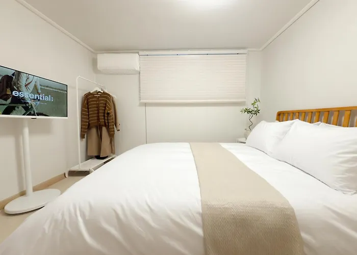 Od Gangnam #3 Min To Nonhyeon Stn #spacious 2br Seul